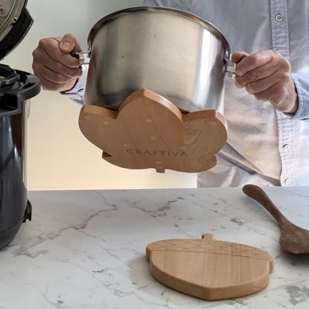 Stockpot lifted with the leaf trivet magnetically attached underneath